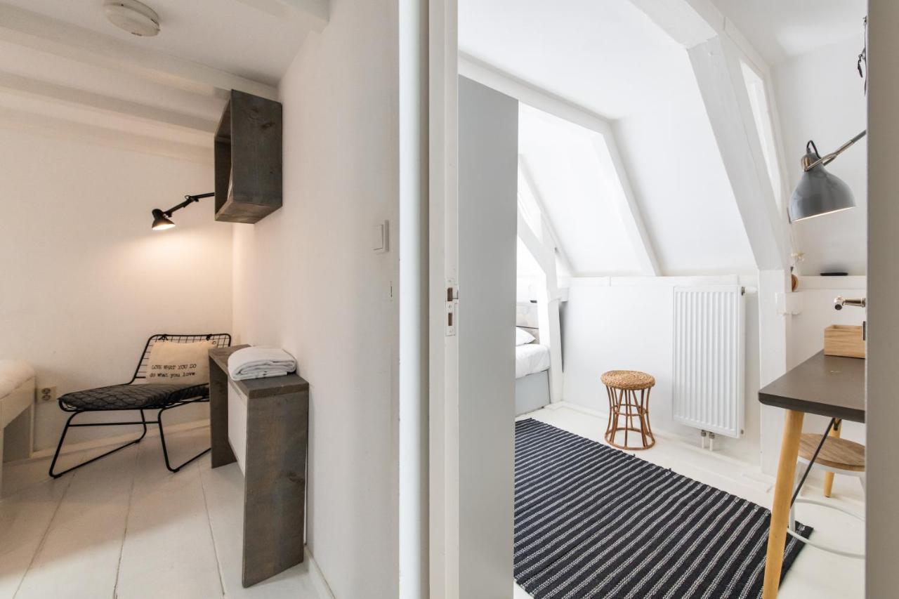Two Bedroom Apartment In Historic Canalhouse From 1618 - City Centre Amsterdam Buitenkant foto